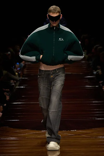 Look 25